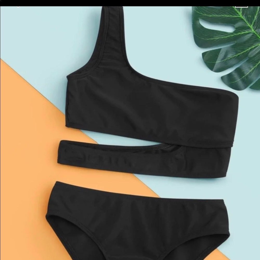 Girl’s 10/12 bikini